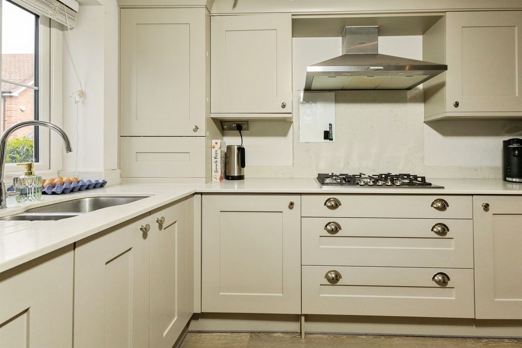 Property photo 3 of 24