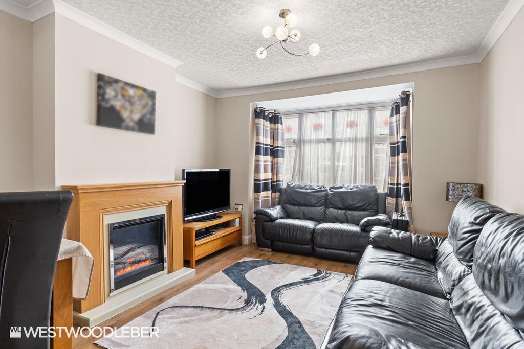 Property photo 3 of 28 Admiralswalk_24.Jpg