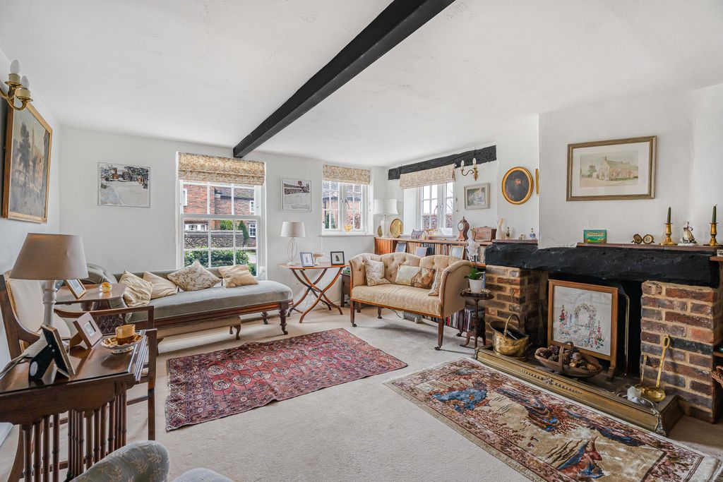 Property photo 2 of 27 Living Room