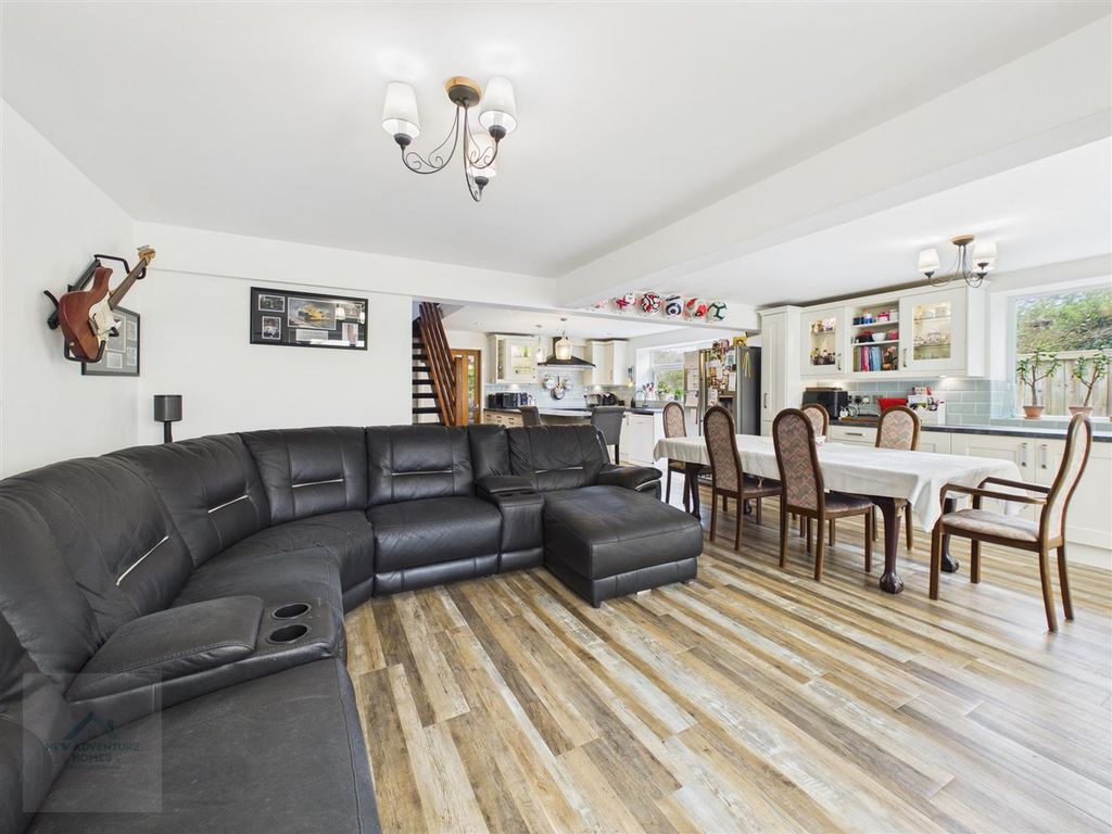Property photo 3 of 31