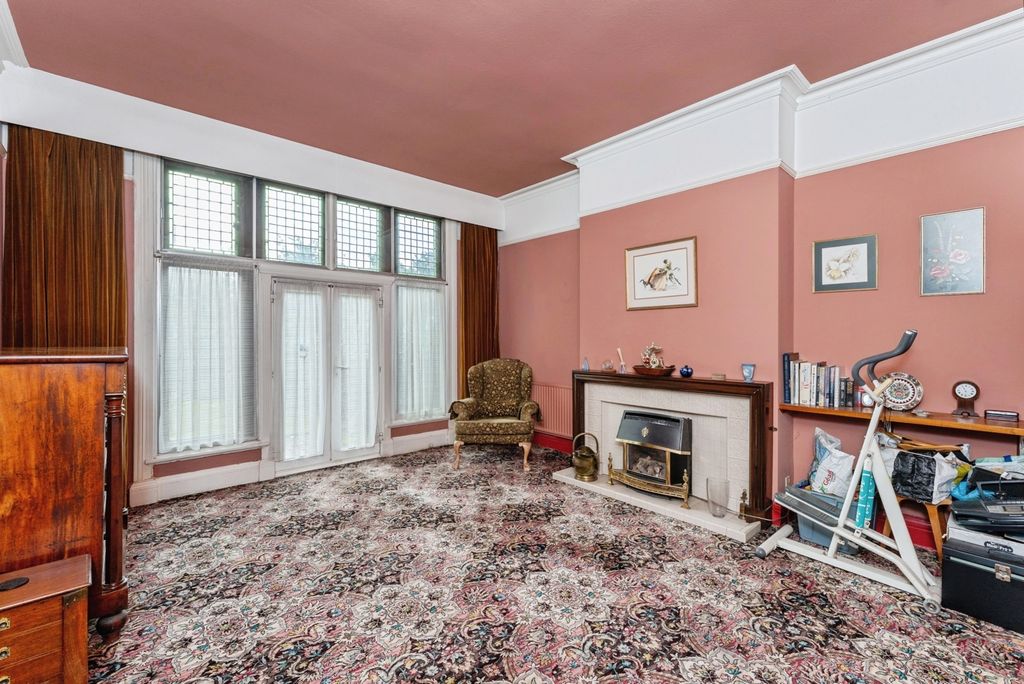 Property photo 3 of 17 Sitting Room