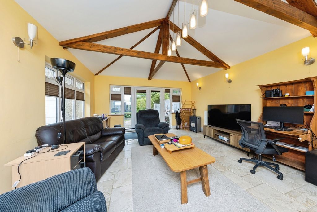 Property photo 3 of 26 Pbox-Img.Jpg