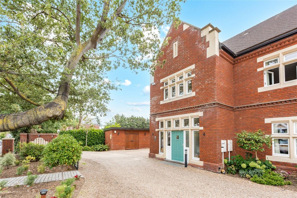 Property photo 2 of 19 Entrance