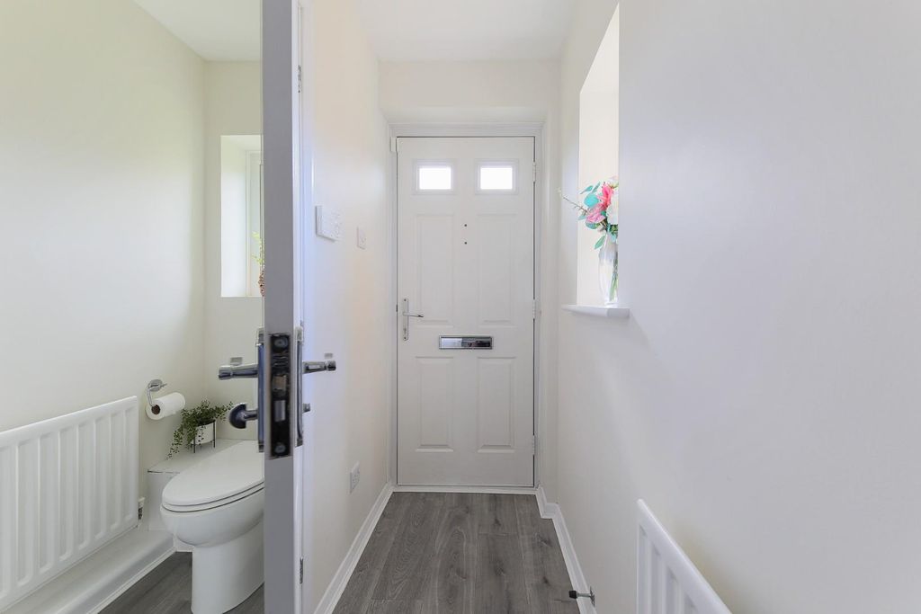 Property photo 3 of 17 Hallway