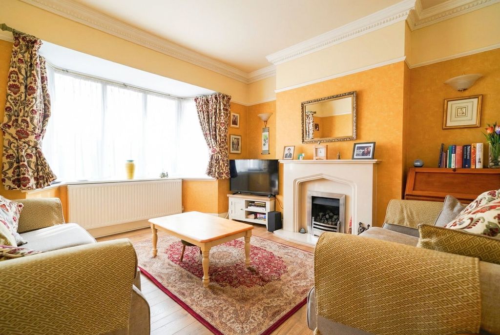 Property photo 2 of 23