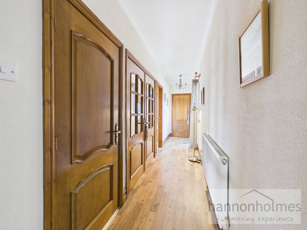 Property photo 2 of 46 Cam05283G0-Pr0175-Still017