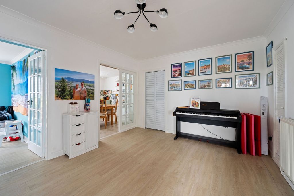 Property photo 2 of 31