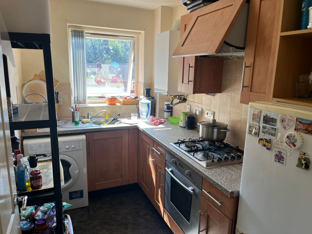Property photo 3 of 6 Kitchen