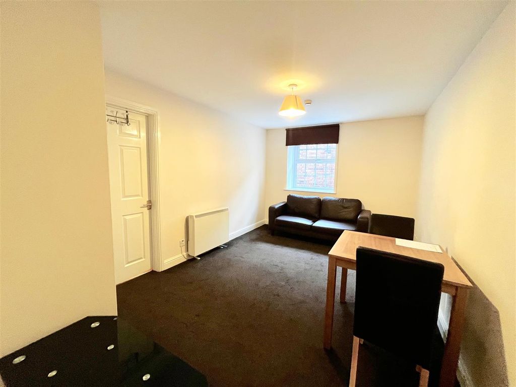Property photo 2 of 8 Lounge