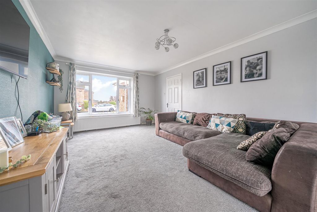 Property photo 3 of 18 1395630-8-695E3ee647F5A.Jpg