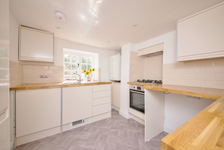 Property photo 3 of 9 Kitchen