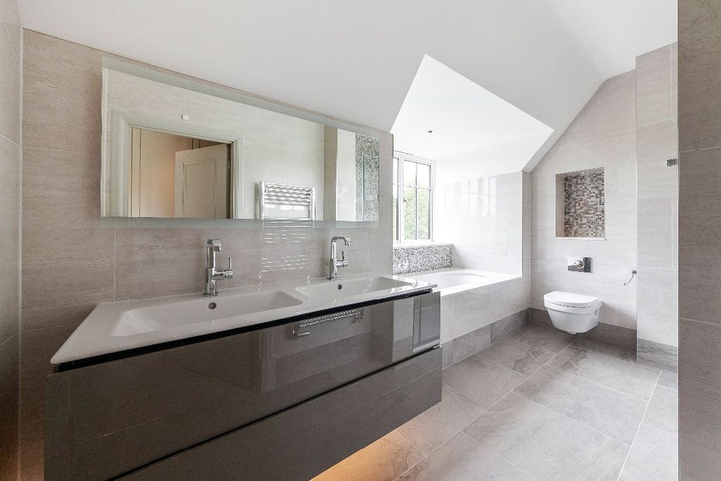 Additional image 8 of 3 bed flat for saleNew Road, Esher KT10