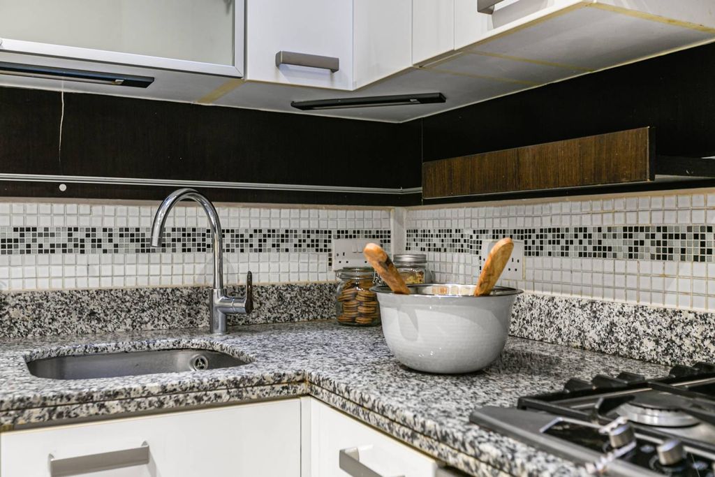 Property photo 3 of 27