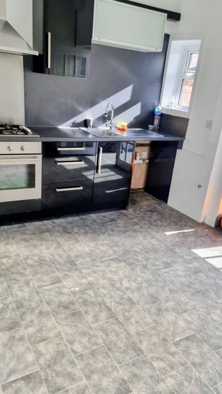 Property photo 2 of 4 Fitted Kitchen