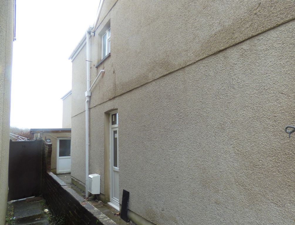 Additional image 8 of 2 bed flat to rentMaesteg Road, Tondu, Bridgend . CF32
