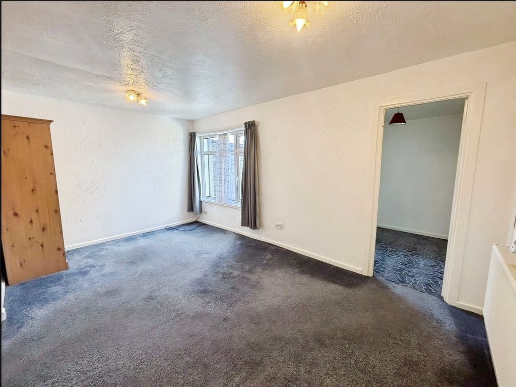 Property photo 2 of 14 Picture No. 05