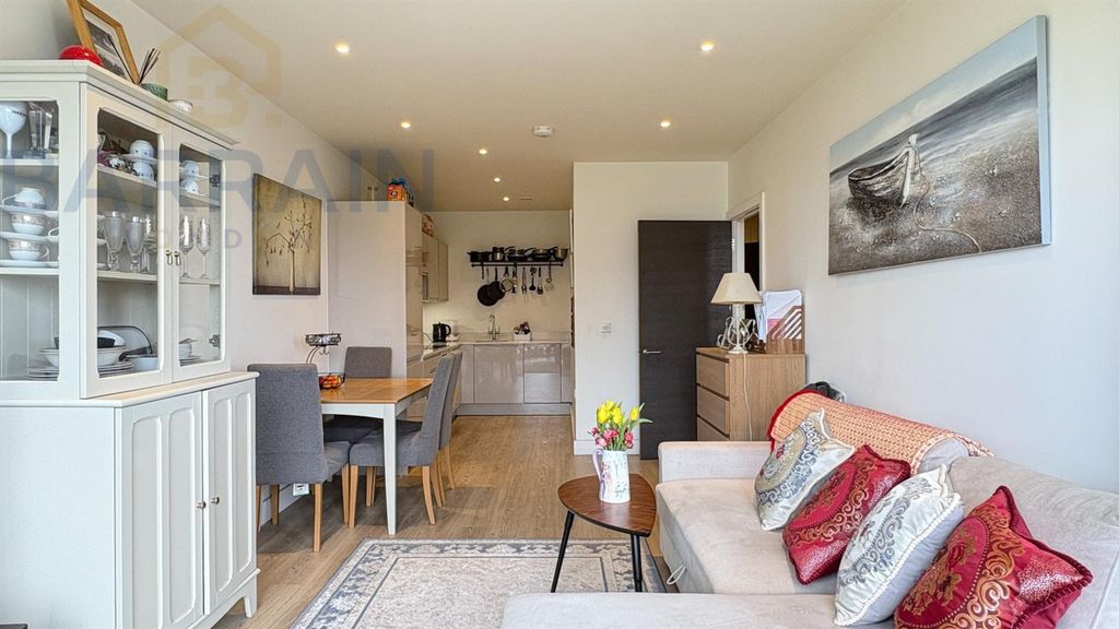Property photo 2 of 9 Blair Street, E14 For Sale 1 Bedroom, Flat By Barrain London Estate Agents