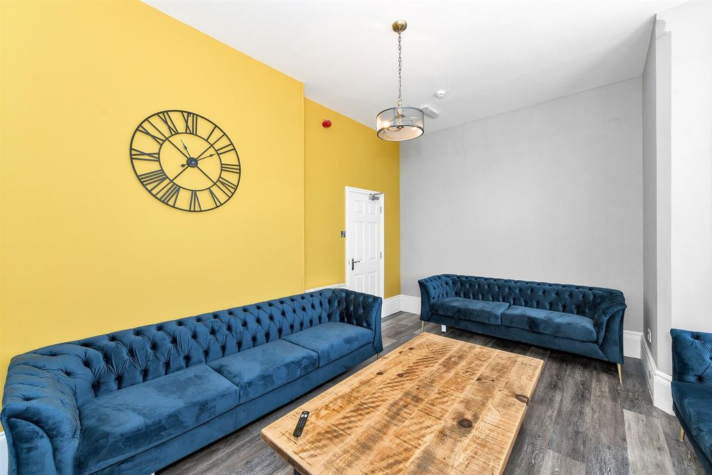 Property photo 3 of 59 21Waverley-7.Jpg