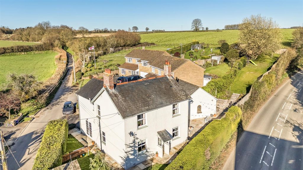 Property photo 1 of 31 Yew Tree Cottage