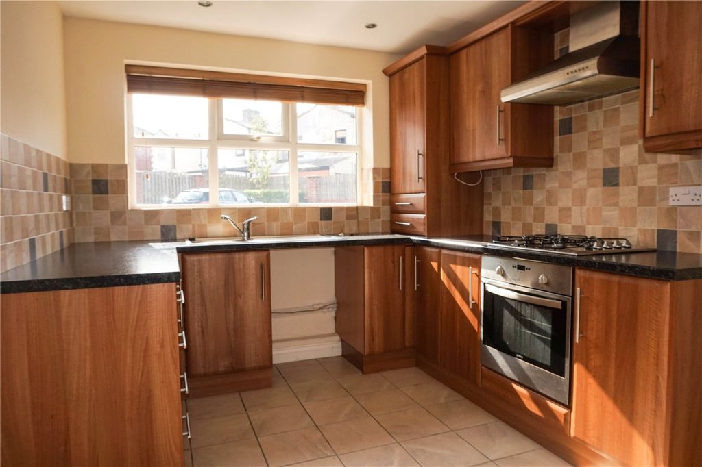 Property photo 2 of 12 Picture No. 16
