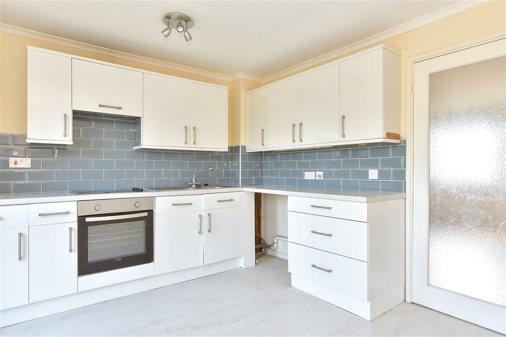Property photo 2 of 9 Kitchen