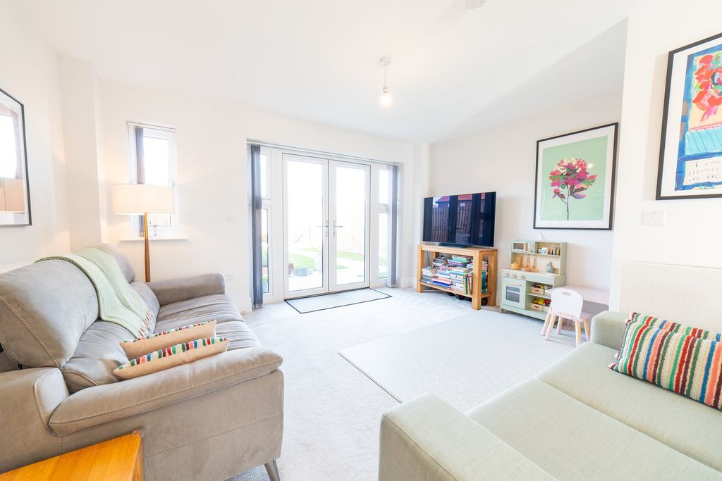 Property photo 2 of 20