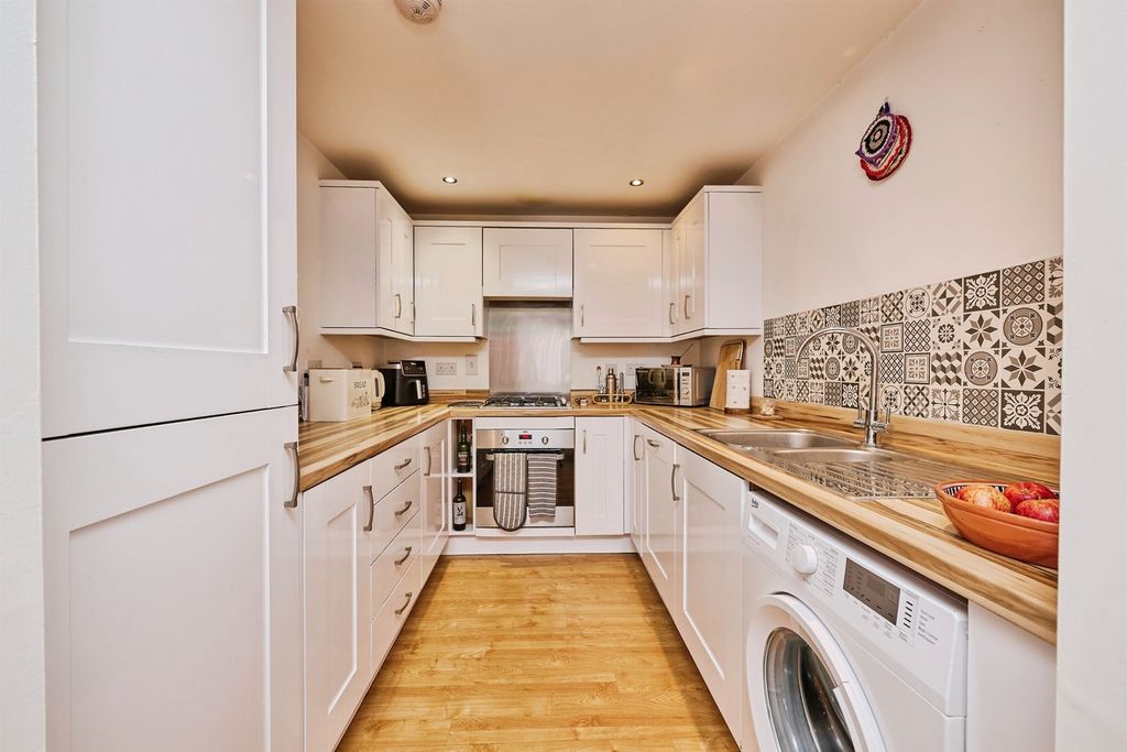 Property photo 3 of 12
