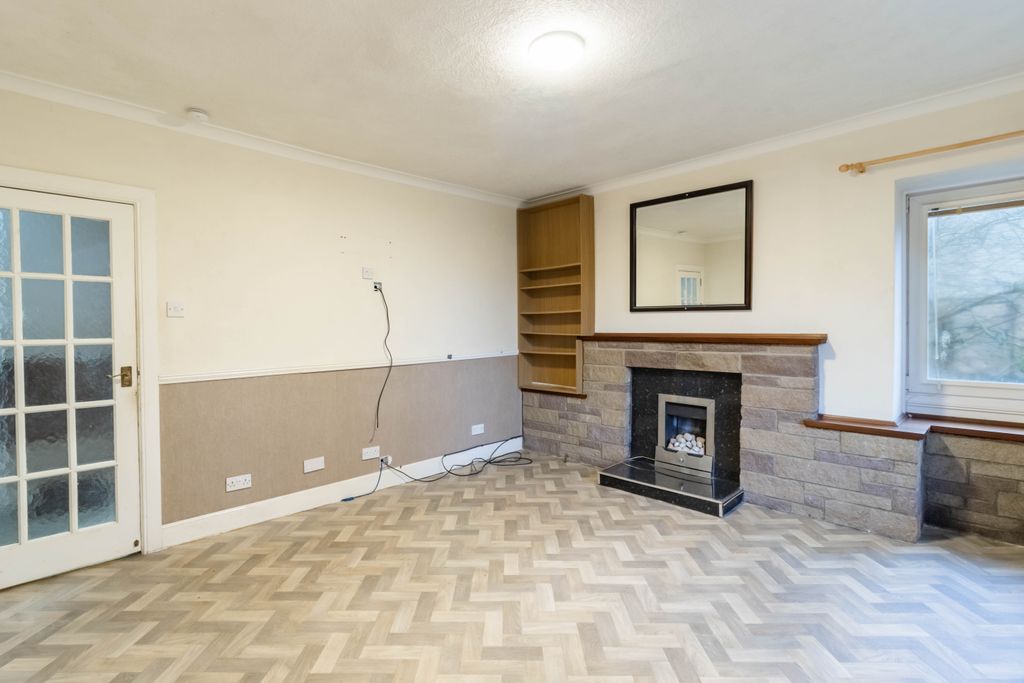 Property photo 3 of 26 Lounge