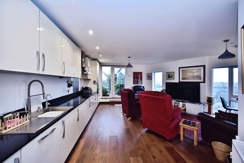 Property photo 3 of 20 Pbox-Img.Jpg