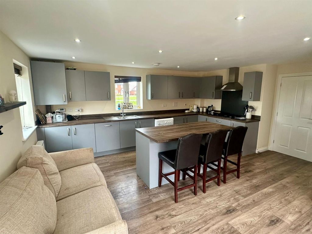 Property photo 3 of 21