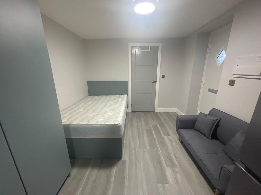 Property photo 3 of 8 121 Wr S1