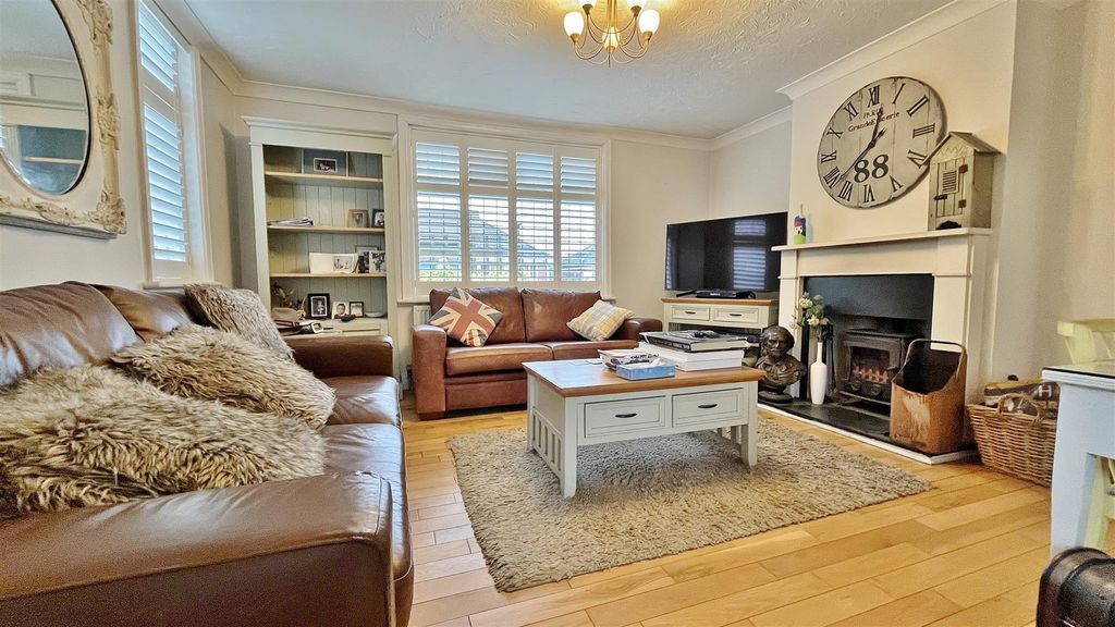 Property photo 2 of 22 Lounge