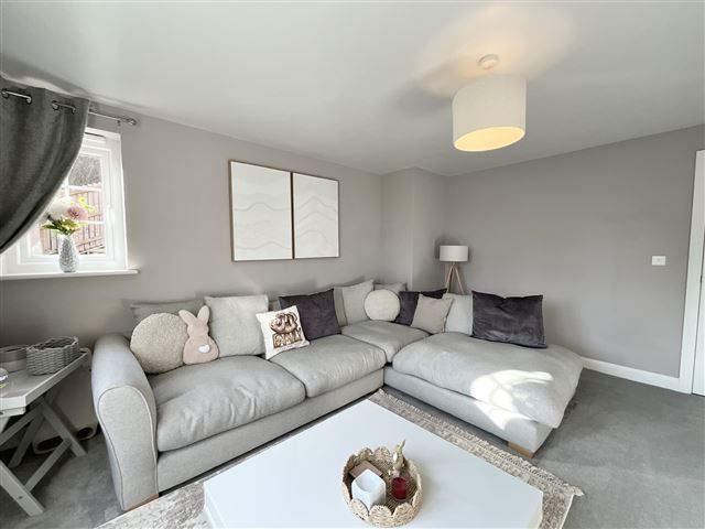 Property photo 3 of 13 Lounge