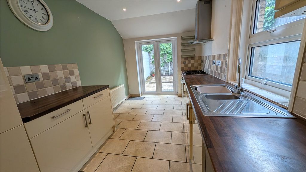 Property photo 2 of 8 Kitchen