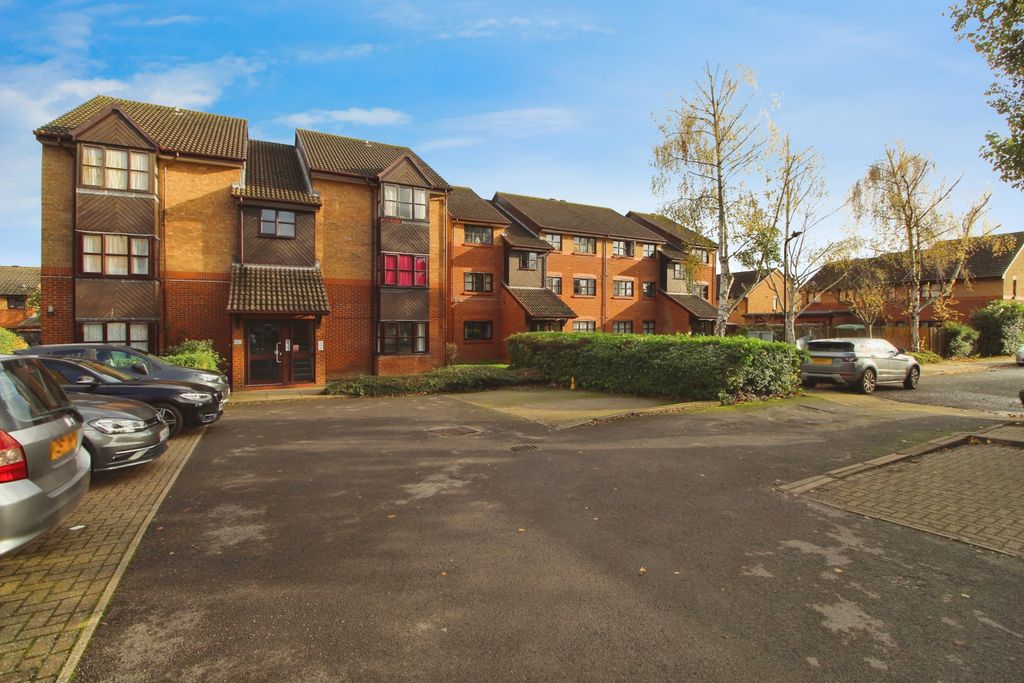 Property photo 1 of 11 Ground Floor Studio Flat To Rent