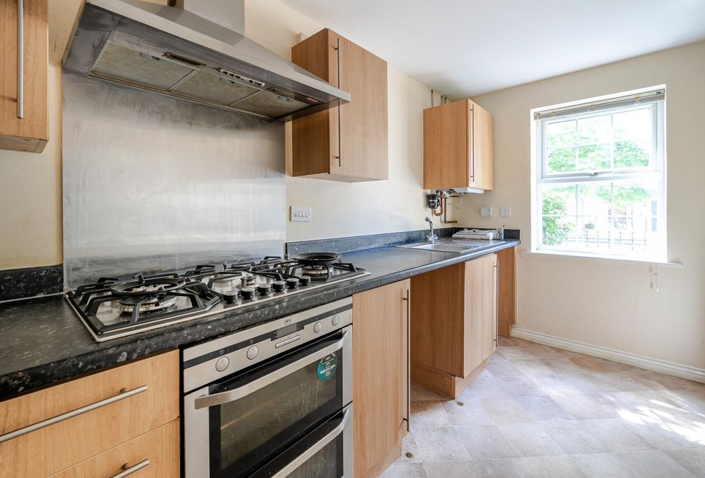 Property photo 2 of 14 1295454-15-682c6c...
