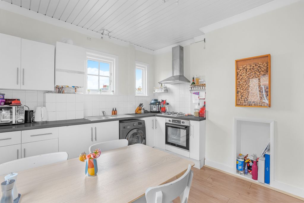 Property photo 1 of 7 Ealing Park Mansions (8)