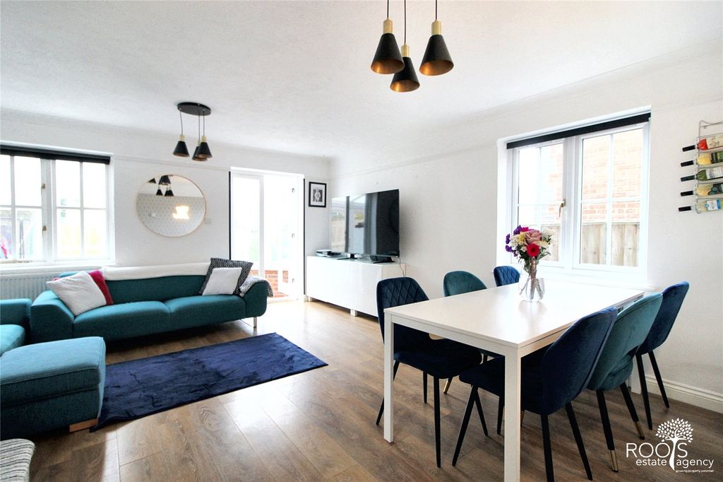 Property photo 3 of 10 Picture No. 04