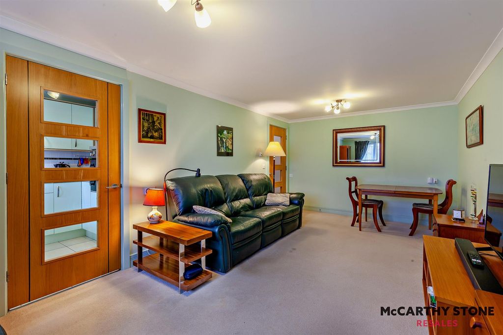 Property photo 3 of 20 8626432-Interior06-800.Jpg