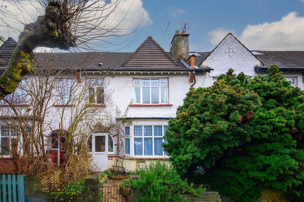 Property photo 1 of 18