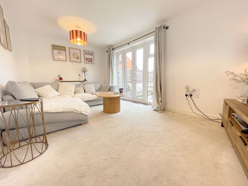 Property photo 3 of 22 Woodford Walk