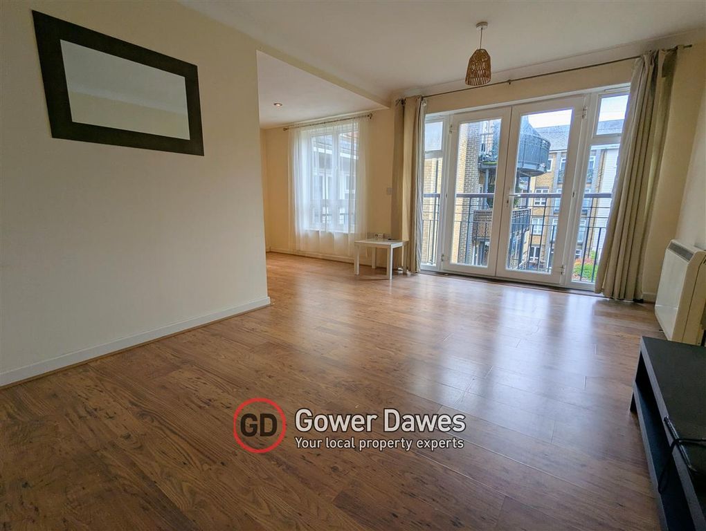 Property photo 3 of 12 Lounge