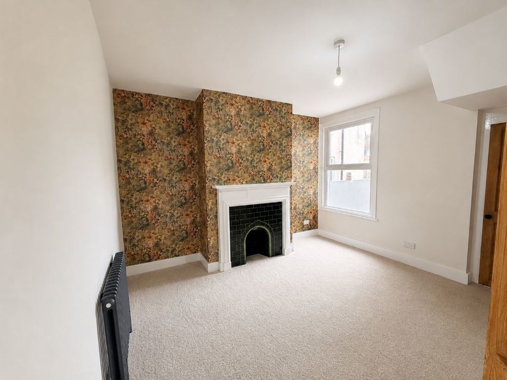Property photo 3 of 10 Photo 3