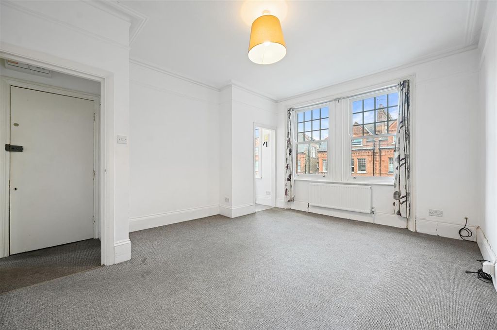 Property photo 2 of 7 Mornington Avenue