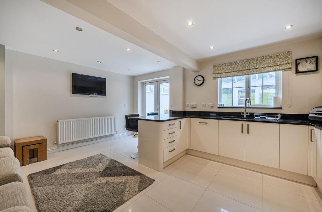 Property photo 2 of 14 1469994-7-6A2Bdabc2F947.Jpg