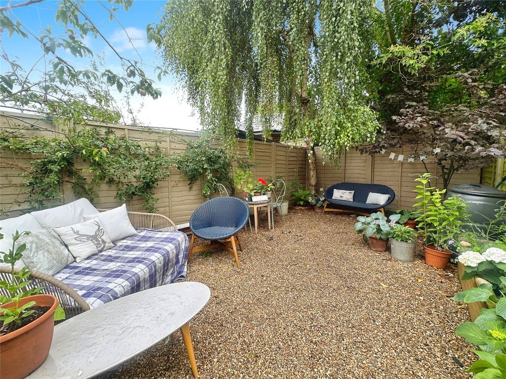 Property photo 2 of 20 Picture No. 16