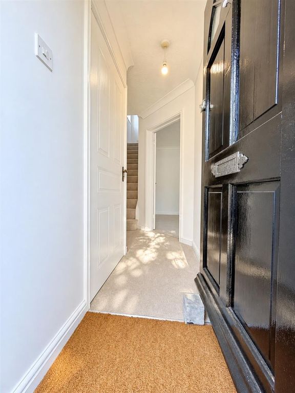 Property photo 3 of 11 Hallway.Jpg