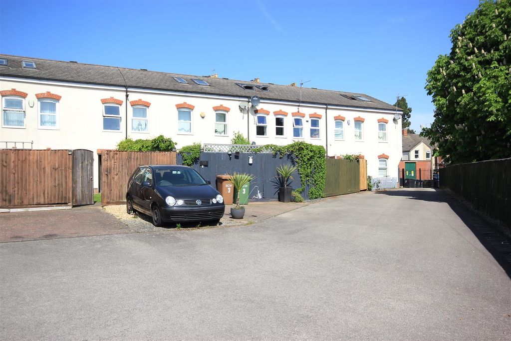 Property photo 1 of 15 Parking.Jpg