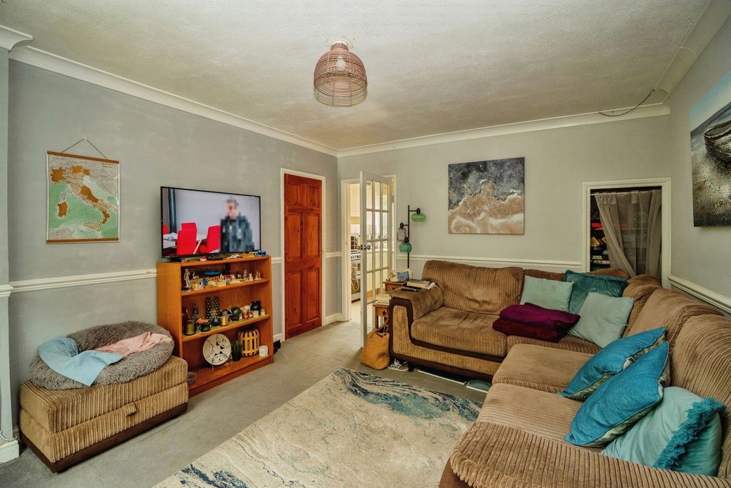 Property photo 2 of 18 Photo