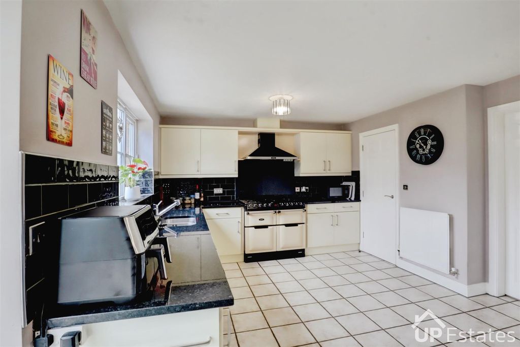 Additional image 5 of 7 bed detached house for saleSnowdrop Close, Bedworth CV12